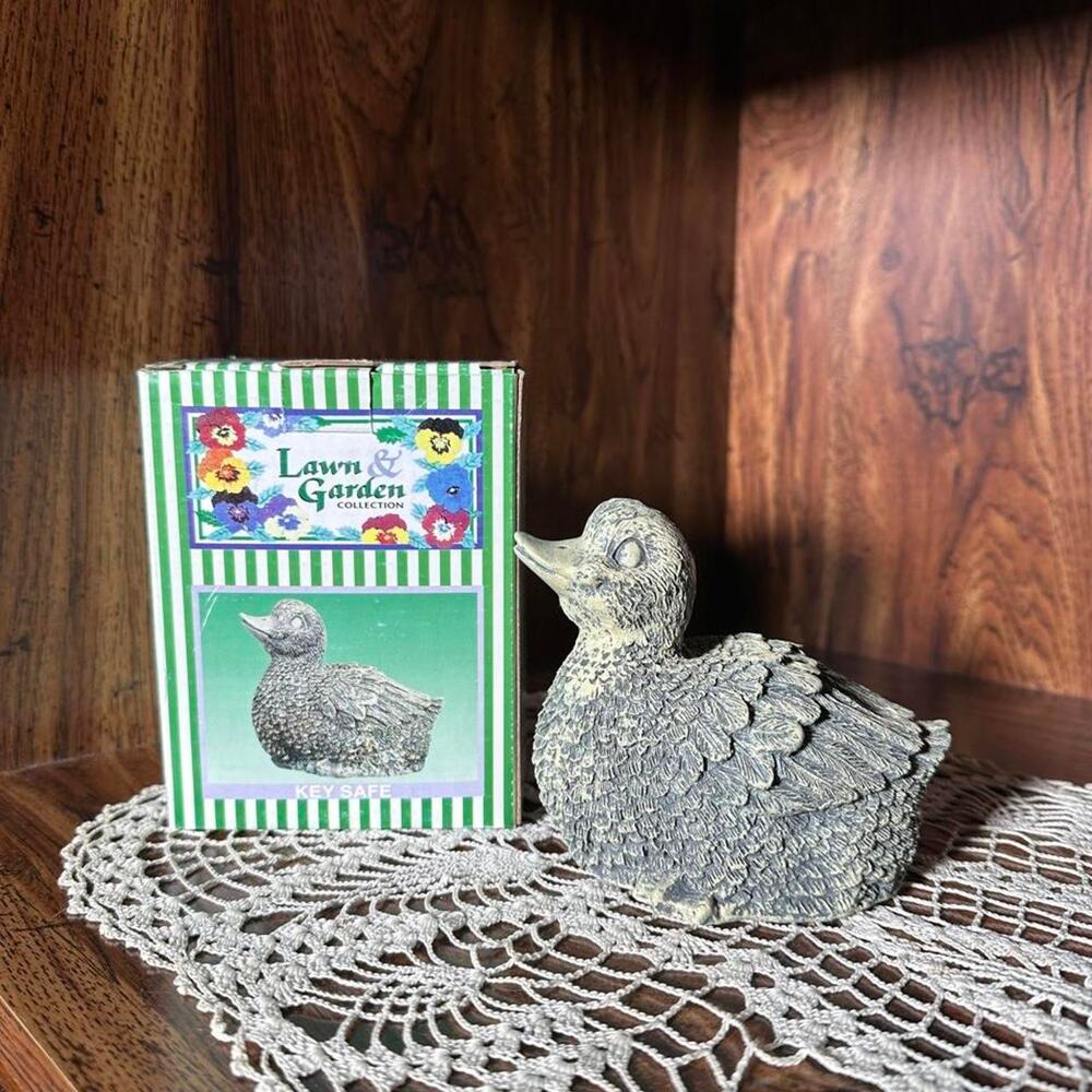 Vintage hidden key safe duck